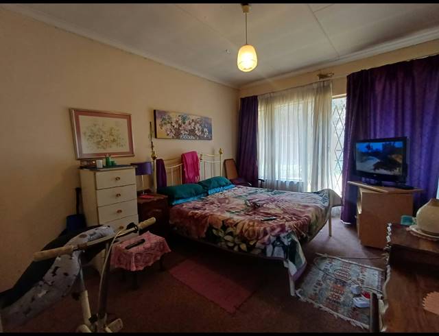 3 BEDROOM HOUSE FOR SALE IN DERSLEY